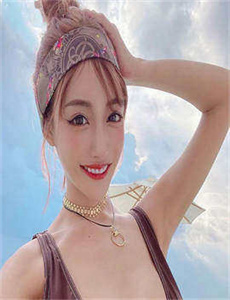 《第一会所 欧美-H翘屁嫩男吃军人的大东西BL》